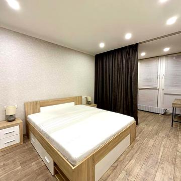 Миколи Ушакова вул., 1-Д