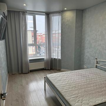 Молодіжна вул., 2