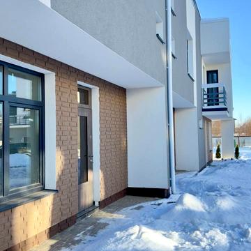 Коновальця, 3