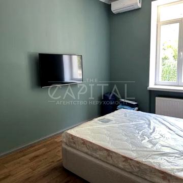 Воздвиженська вул., 28/30