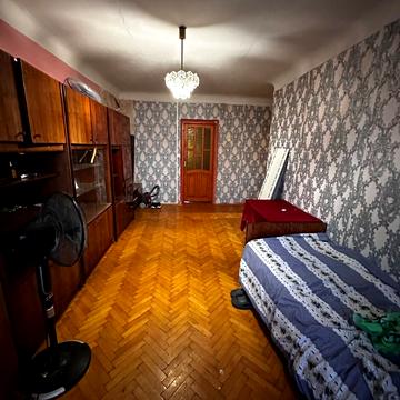 Чорновола вул., 104