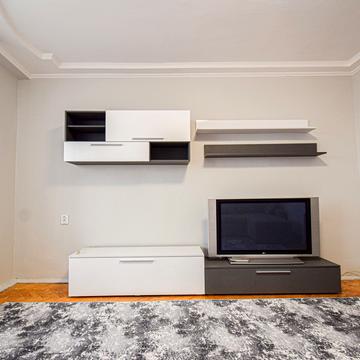 Київська вул., 8