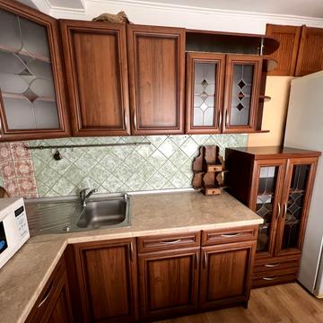 Воскресенська вул., 3