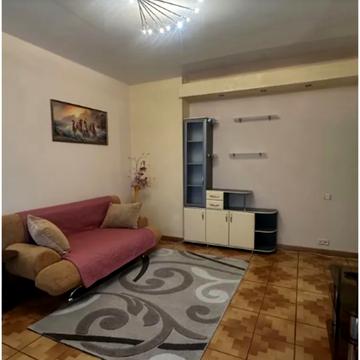 Круглоуніверситетська вул., 2/1