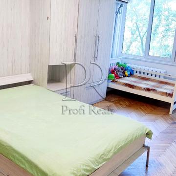 Ореста Левицького вул. (Академіка Курчатова), 13