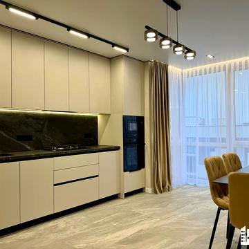 Степана Бандери вул., (Будинок 4)