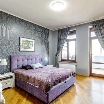 Богдана Хмельницького вул., 82