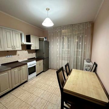 Воскресенська вул., 14-Б