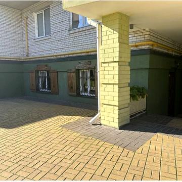 Григорія Сковороди вул., 8