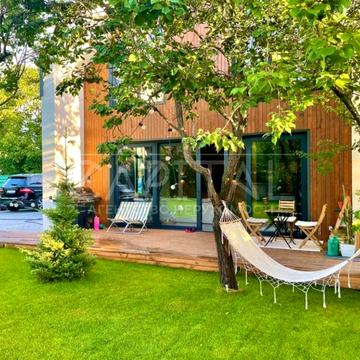 Центральна вул.