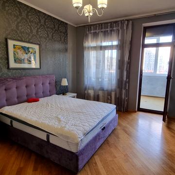 Богдана Хмельницького вул., 82