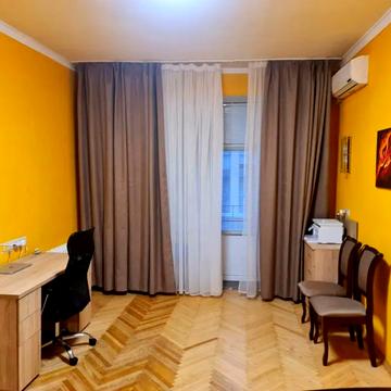 Шовкуненка вул., 8/20