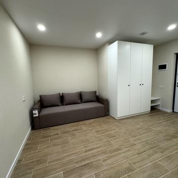 Олега Мудрака вул. (Генерала Наумова), 1-Б