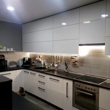 Автомобільна вул., 33