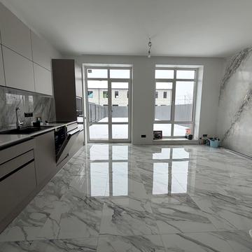 Молодіжна, 76