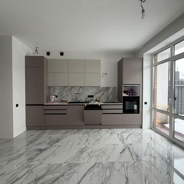 Молодіжна, 76