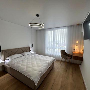 Героїв Миколаєва вул., 3