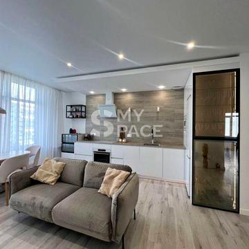 Євгена Сверстюка вул. (Марини Раскової), 6