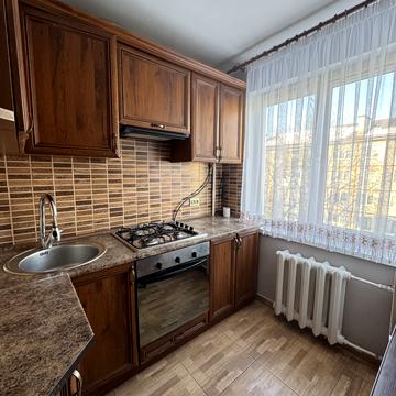 Карпатська вул., 8