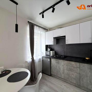 Бельведерська вул., 35