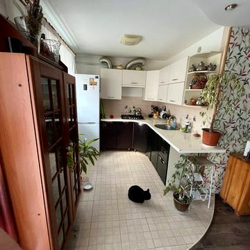 Перемиська вул., 12