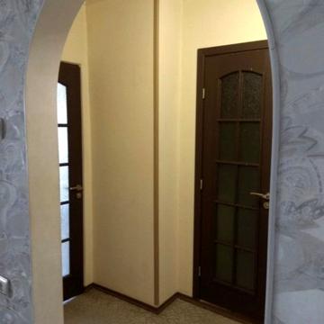 Героїв просп., 18