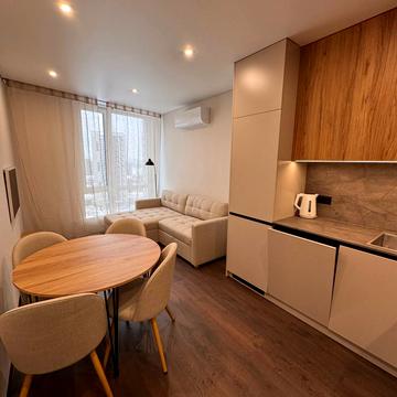 Романа Левицького вул., (Будинок 7)