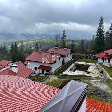 Центральна, 1