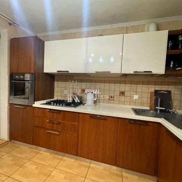 Рибальська вул., 8