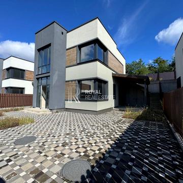 Карпатська, 11