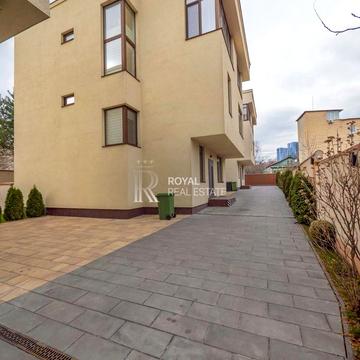 Товарна вул., 24-Б