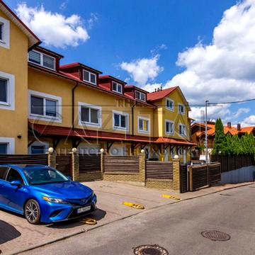 Локомотивна вул., 36