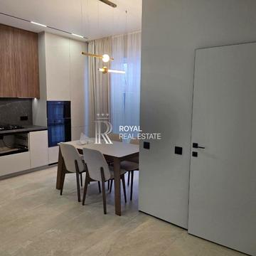 Микільська, 5