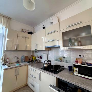 Анатолія Лупиноса вул., 22