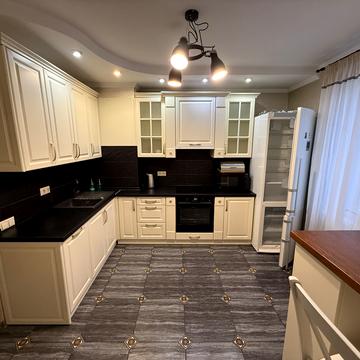 Здолбунівська вул., 13