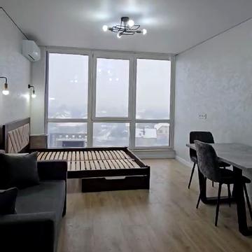 Романа Левицького вул., 4