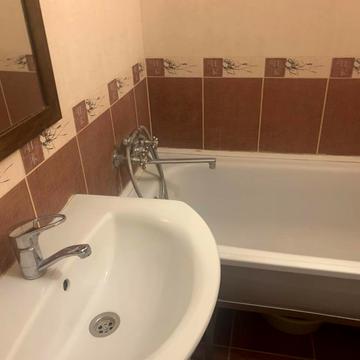 Пілотська вул., 7