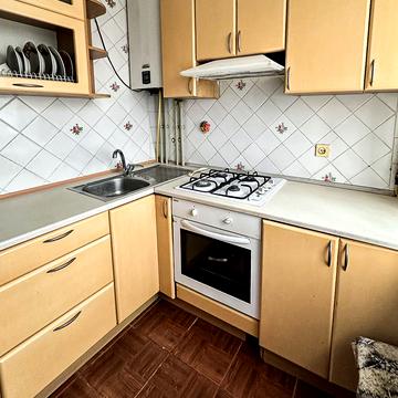 Володимира Івасюка вул., 1