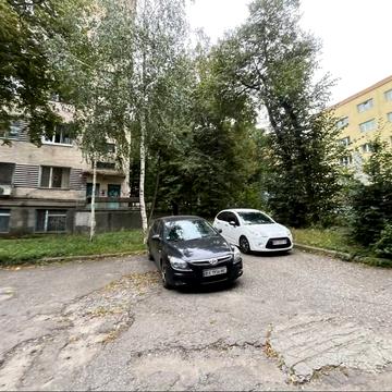 Будівельників вул., 23