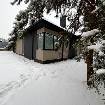 Бучанська, 10