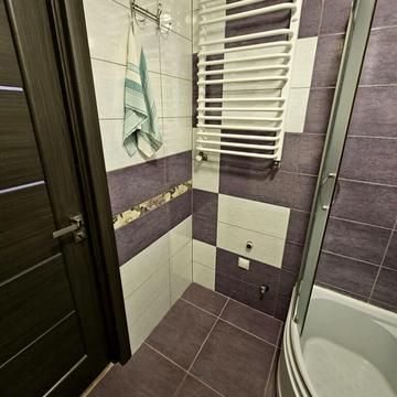 Степана Бандери просп., 83-Д