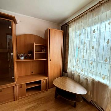 Тролейбусна вул., 5