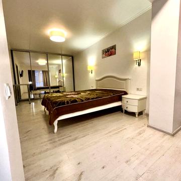 Володимира Івасюка просп. (Героїв Сталінграду), 28