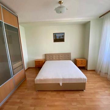 Єреванська вул., 30