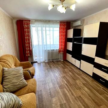 Макіївська вул., 7