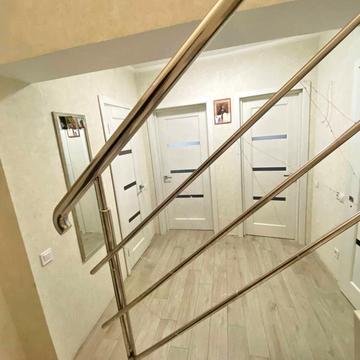 Богдана Хмельницького вул., 3