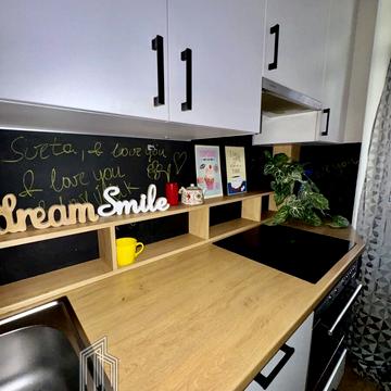 Академіка Лебедєва вул., 1/8