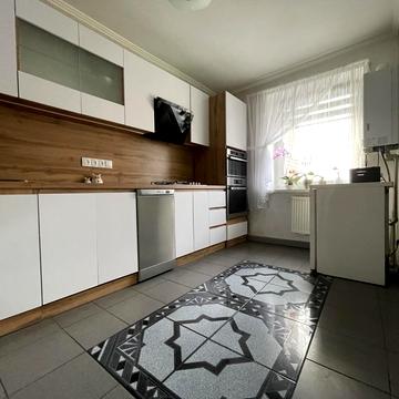 Кобзарська вул. (Пухова), 35