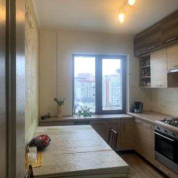 Івана Миколайчука вул., 16