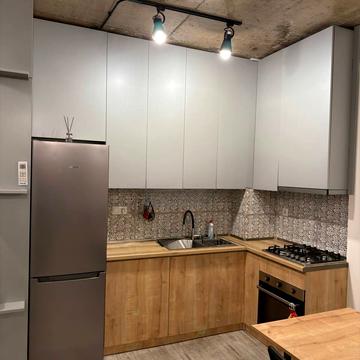 Угорська вул., 14е